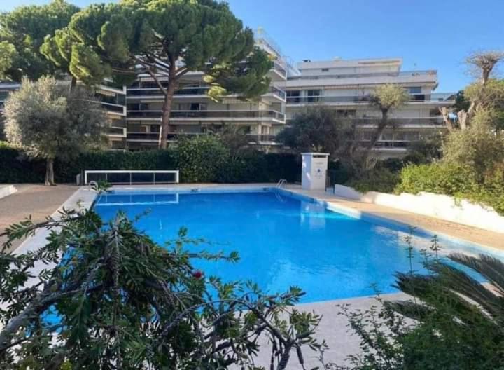 Juan Les Pins Tanit Studio Climatise Vue Sur Mer Piscine Antibes Exterior foto