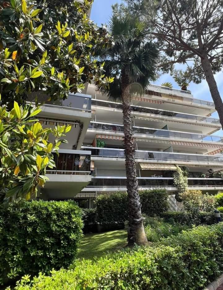 Juan Les Pins Tanit Studio Climatise Vue Sur Mer Piscine Antibes Exterior foto